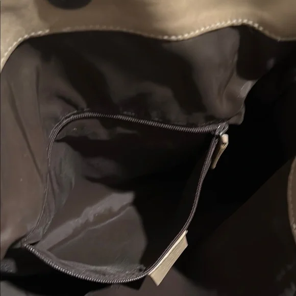 ⭐️SOLD⭐️ Gucci Diana Bamboo Greige Leather Bag - Picture 5 of 10